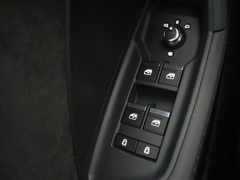 Audi A3 2.0 TFSI S3 quattro | Adaptive cruise | Bang & Olufsen | Matrix LED | Leder/Alcantara | Park Assist | Stoelverwarming | Virtual Cockpit | Carplay | Navigatie | Sportstoelen | Climate control