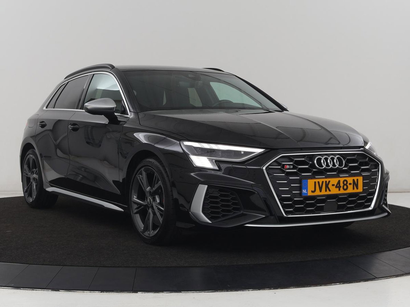 Audi A3 2.0 TFSI S3 quattro | Adaptive cruise | Bang & Olufsen | Matrix LED | Leder/Alcantara | Park Assist | Stoelverwarming | Virtual Cockpit | Carplay | Navigatie | Sportstoelen | Climate control