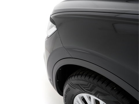 Volkswagen Touareg 3.0 TDI R-Line (INCL-BTW) Aut. *LEATHER | FULL-LED | BLIND-SPOT | HEATED-COMFORTSEATS | AIR-SUSPENSION | KEYLESS | CAMERA | NAVI-FULLMAP | PRIVACY-GLASS | ADAPTIVE-CRUISE |  SHIFT-PADDLES | TOWBAR*