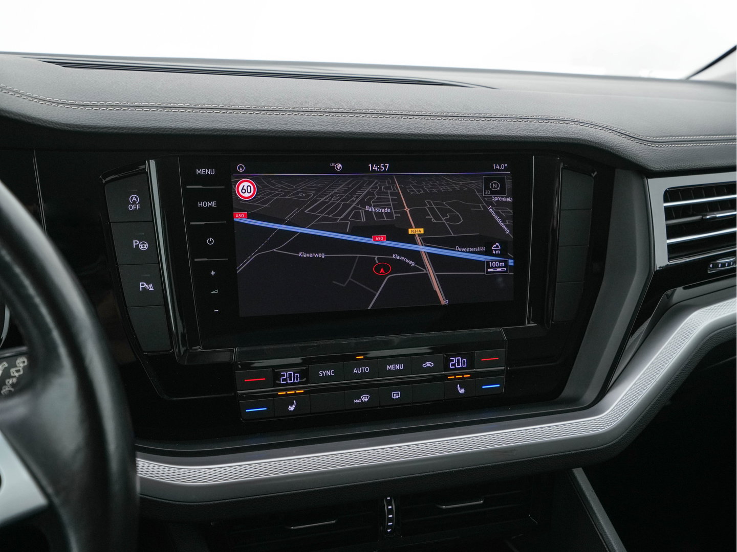 Volkswagen Touareg 3.0 TDI R-Line (INCL-BTW) Aut. *LEATHER | FULL-LED | BLIND-SPOT | HEATED-COMFORTSEATS | AIR-SUSPENSION | KEYLESS | CAMERA | NAVI-FULLMAP | PRIVACY-GLASS | ADAPTIVE-CRUISE |  SHIFT-PADDLES | TOWBAR*