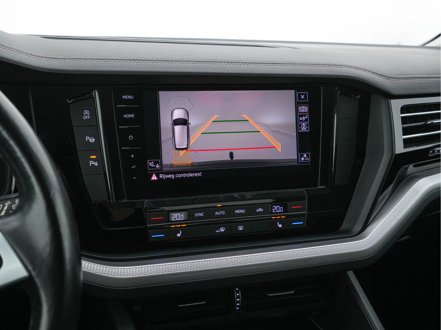 Volkswagen Touareg 3.0 TDI R-Line (INCL-BTW) Aut. *LEATHER | FULL-LED | BLIND-SPOT | HEATED-COMFORTSEATS | AIR-SUSPENSION | KEYLESS | CAMERA | NAVI-FULLMAP | PRIVACY-GLASS | ADAPTIVE-CRUISE |  SHIFT-PADDLES | TOWBAR*