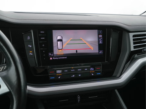 Volkswagen Touareg 3.0 TDI R-Line (INCL-BTW) Aut. *LEATHER | FULL-LED | BLIND-SPOT | HEATED-COMFORTSEATS | AIR-SUSPENSION | KEYLESS | CAMERA | NAVI-FULLMAP | PRIVACY-GLASS | ADAPTIVE-CRUISE |  SHIFT-PADDLES | TOWBAR*