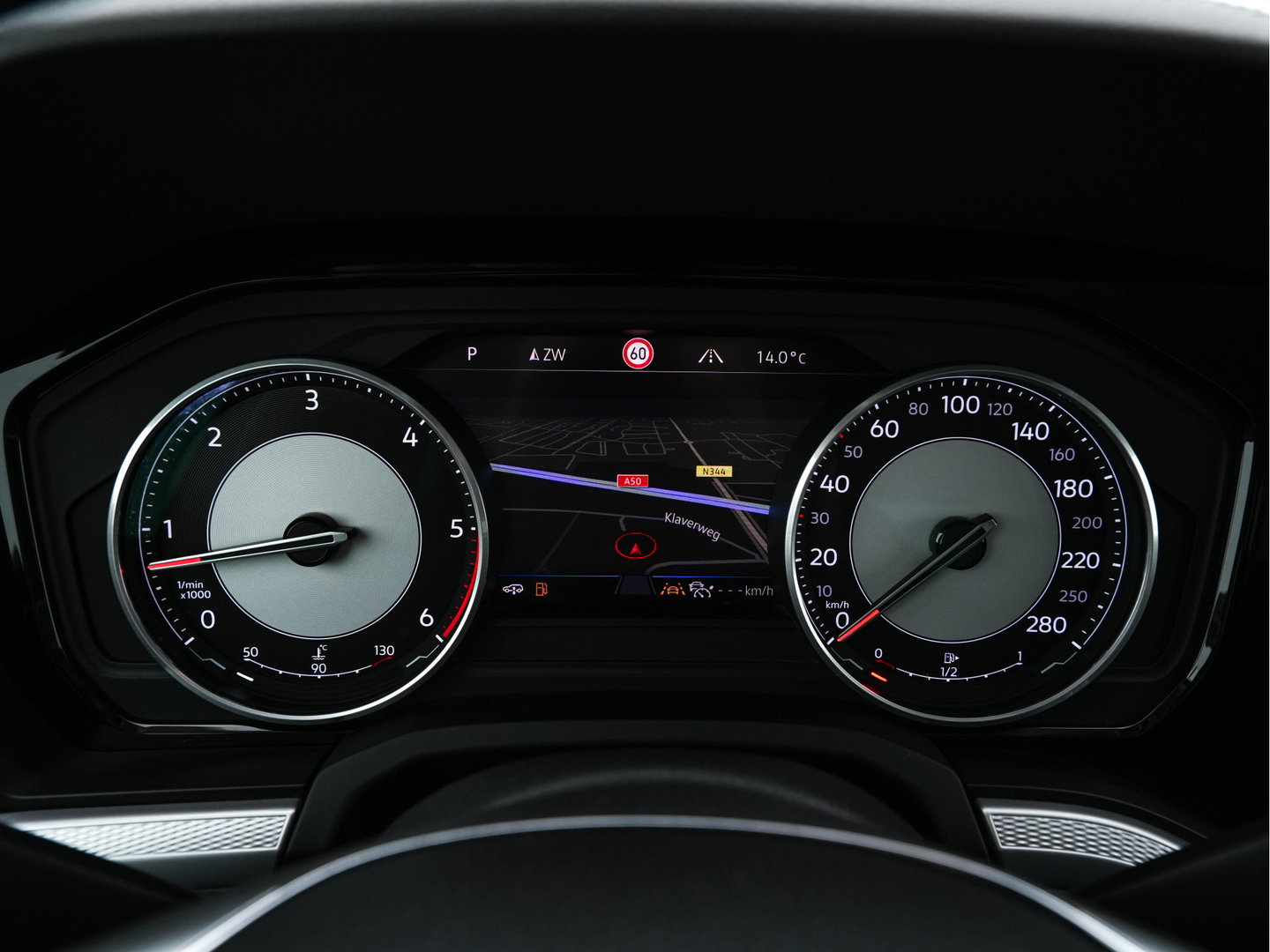 Volkswagen Touareg 3.0 TDI R-Line (INCL-BTW) Aut. *LEATHER | FULL-LED | BLIND-SPOT | HEATED-COMFORTSEATS | AIR-SUSPENSION | KEYLESS | CAMERA | NAVI-FULLMAP | PRIVACY-GLASS | ADAPTIVE-CRUISE |  SHIFT-PADDLES | TOWBAR*