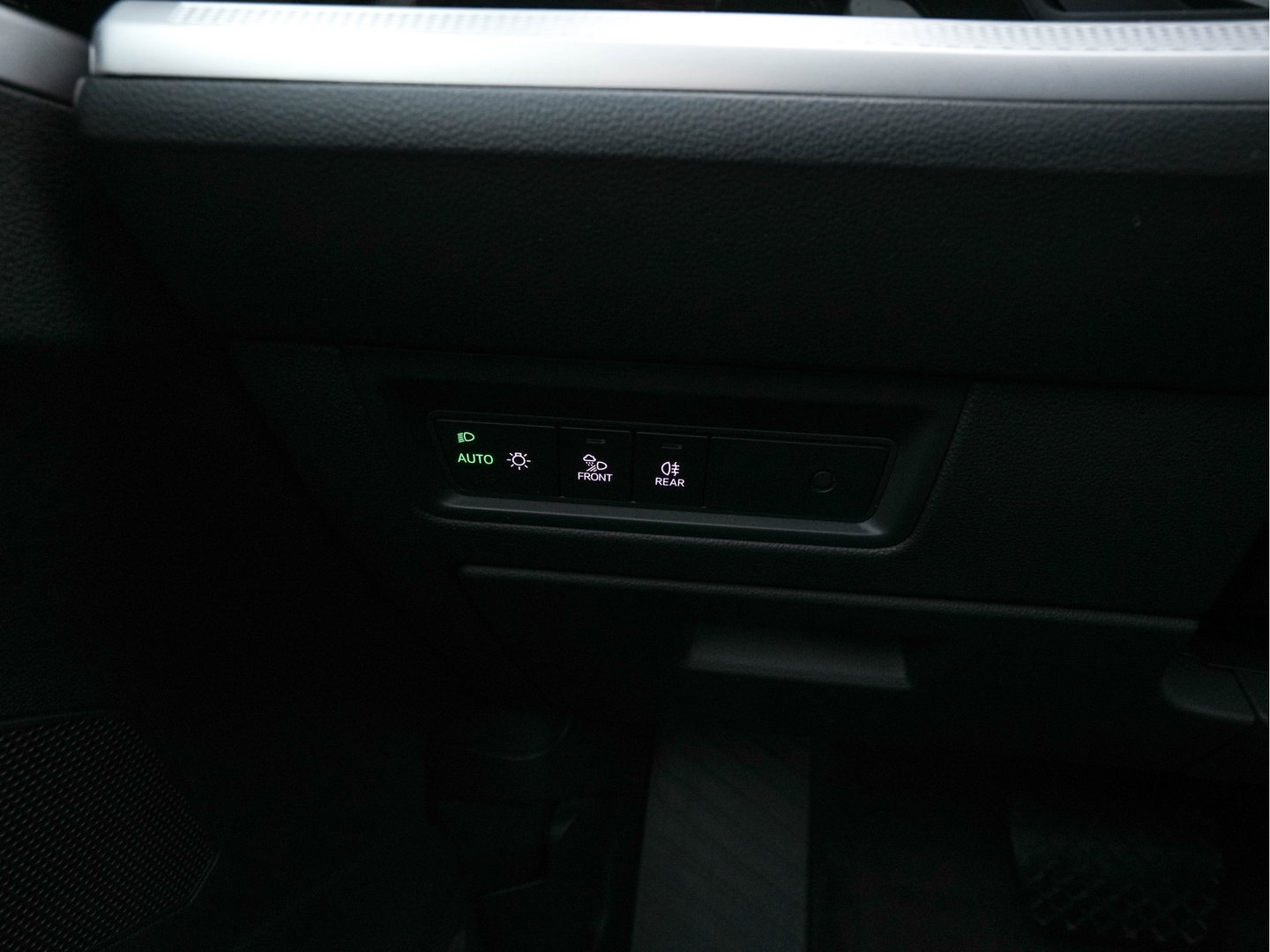 Volkswagen Touareg 3.0 TDI R-Line (INCL-BTW) Aut. *LEATHER | FULL-LED | BLIND-SPOT | HEATED-COMFORTSEATS | AIR-SUSPENSION | KEYLESS | CAMERA | NAVI-FULLMAP | PRIVACY-GLASS | ADAPTIVE-CRUISE |  SHIFT-PADDLES | TOWBAR*