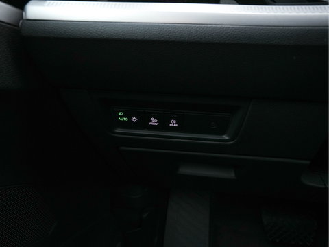 Volkswagen Touareg 3.0 TDI R-Line (INCL-BTW) Aut. *LEATHER | FULL-LED | BLIND-SPOT | HEATED-COMFORTSEATS | AIR-SUSPENSION | KEYLESS | CAMERA | NAVI-FULLMAP | PRIVACY-GLASS | ADAPTIVE-CRUISE |  SHIFT-PADDLES | TOWBAR*