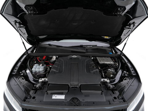 Volkswagen Touareg 3.0 TDI R-Line (INCL-BTW) Aut. *LEATHER | FULL-LED | BLIND-SPOT | HEATED-COMFORTSEATS | AIR-SUSPENSION | KEYLESS | CAMERA | NAVI-FULLMAP | PRIVACY-GLASS | ADAPTIVE-CRUISE |  SHIFT-PADDLES | TOWBAR*