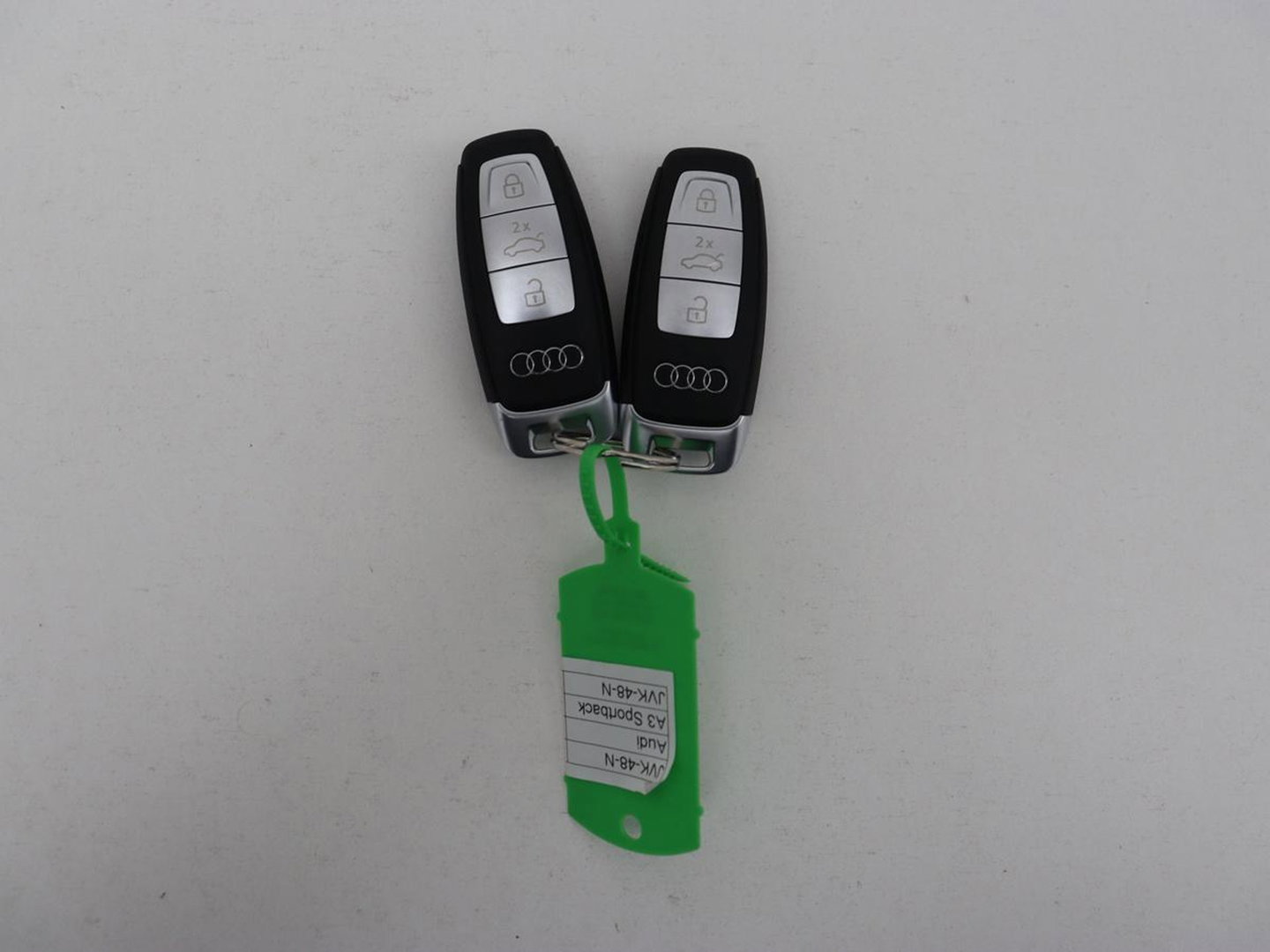 Audi S3 2.0 TFSI quattro | Adaptive cruise | Bang & Olufsen | Matrix LED | Leder/Alcantara | Park Assist | Stoelverwarming | Virtual Cockpit | Carplay | Navigatie | Sportstoelen | Climate control