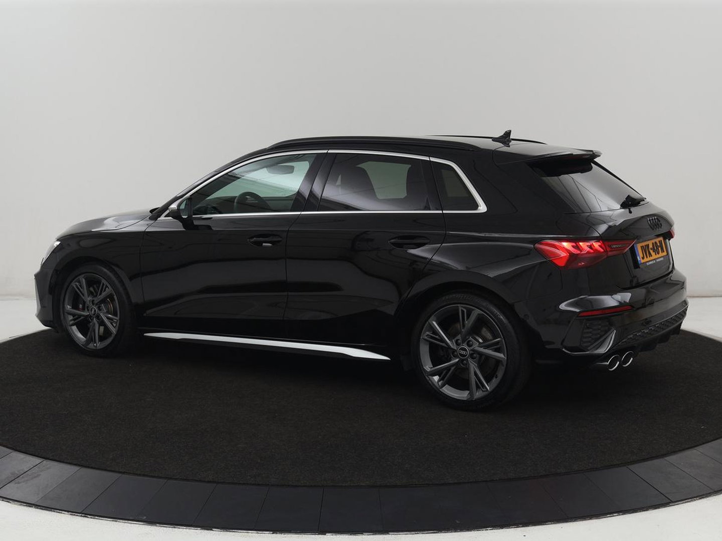 Audi S3 2.0 TFSI quattro | Adaptive cruise | Bang & Olufsen | Matrix LED | Leder/Alcantara | Park Assist | Stoelverwarming | Virtual Cockpit | Carplay | Navigatie | Sportstoelen | Climate control