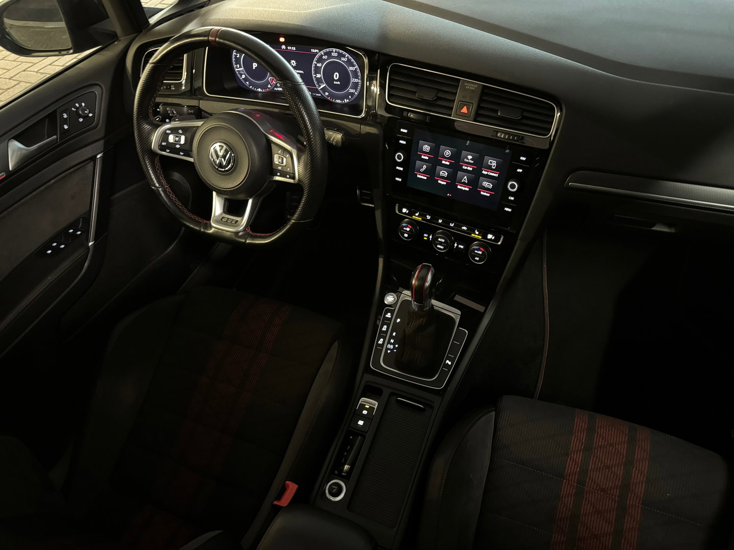 Volkswagen Golf 2.0 TSI GTI TCR Pano|Keyless|DCC|ACC|Camera