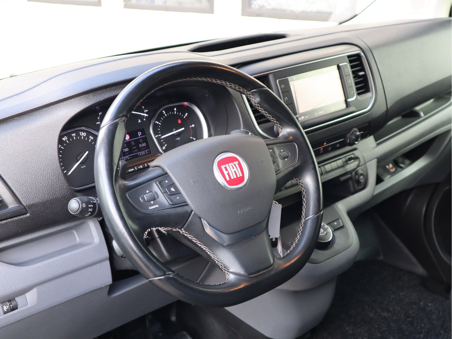 Fiat Scudo 2.0 MultiJet 177pk Euro 6 Automaat DC 5 Pers. - Trekhaak - Apple