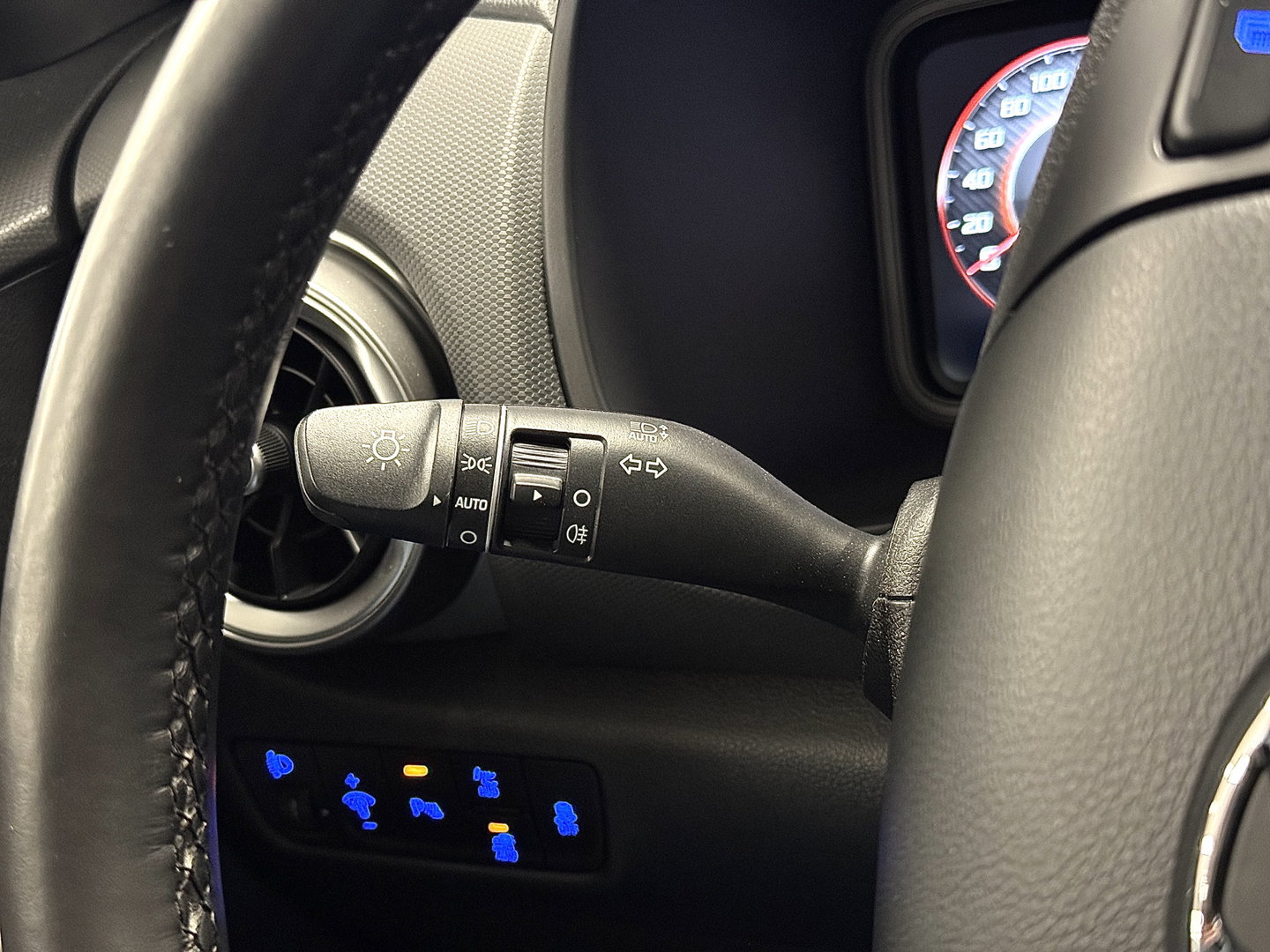 Hyundai KONA EV Comfort Smart 39 kWh | SOH 100% | Standkachel | Krell Sound | Camera | Stuurwielverwarming | Stoelverwarming | Lane Assist | Dodehoeksensor | Adaptieve Cruise Control | DAB |