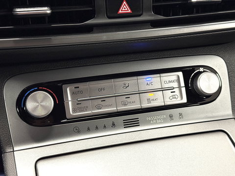 Hyundai KONA EV Comfort Smart 39 kWh | SOH 100% | Standkachel | Krell Sound | Camera | Stuurwielverwarming | Stoelverwarming | Lane Assist | Dodehoeksensor | Adaptieve Cruise Control | DAB |