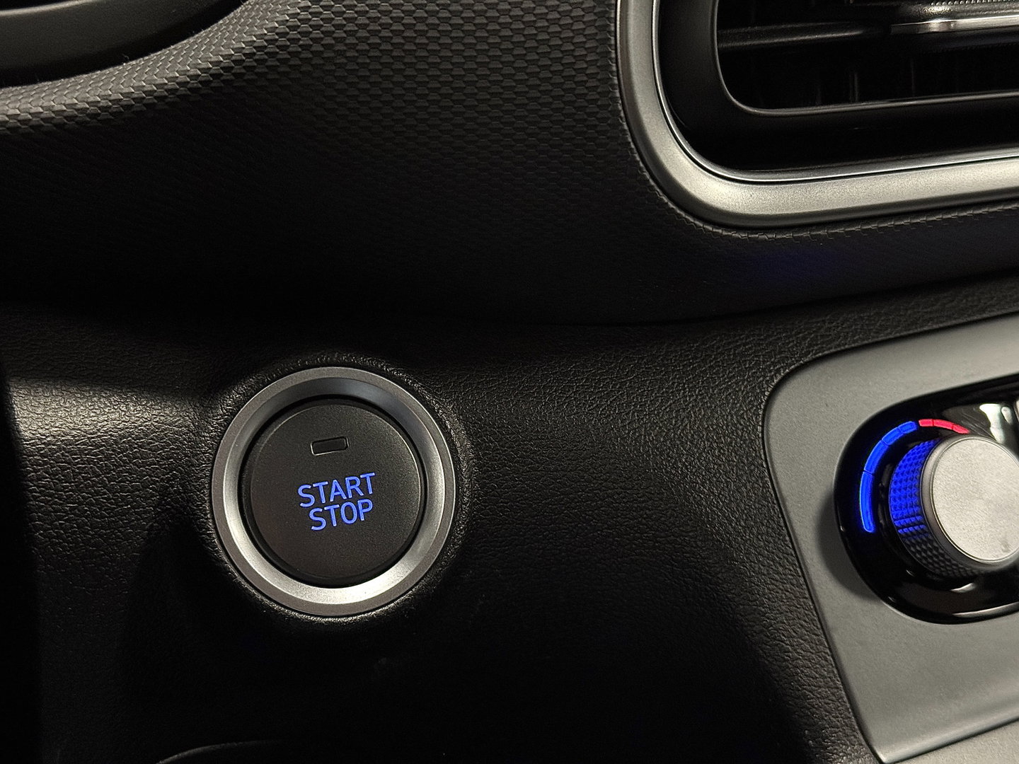 Hyundai KONA EV Comfort Smart 39 kWh | SOH 100% | Standkachel | Krell Sound | Camera | Stuurwielverwarming | Stoelverwarming | Lane Assist | Dodehoeksensor | Adaptieve Cruise Control | DAB |