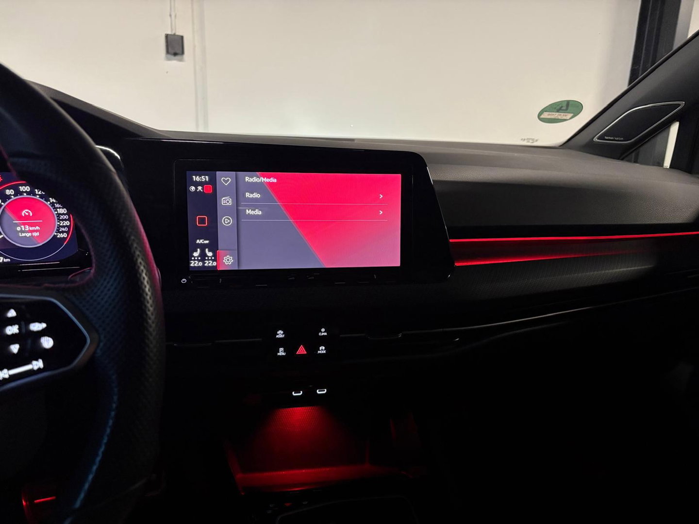 Volkswagen Golf 1.5 eTSI R-Line PANO HUD SFEER VOL'