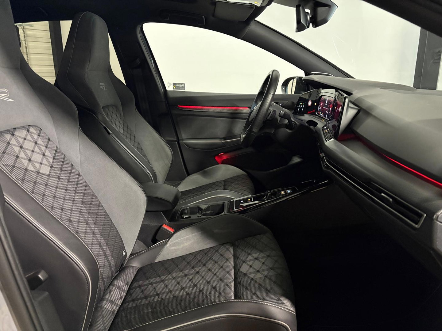 Volkswagen Golf 1.5 eTSI R-Line PANO HUD SFEER VOL'