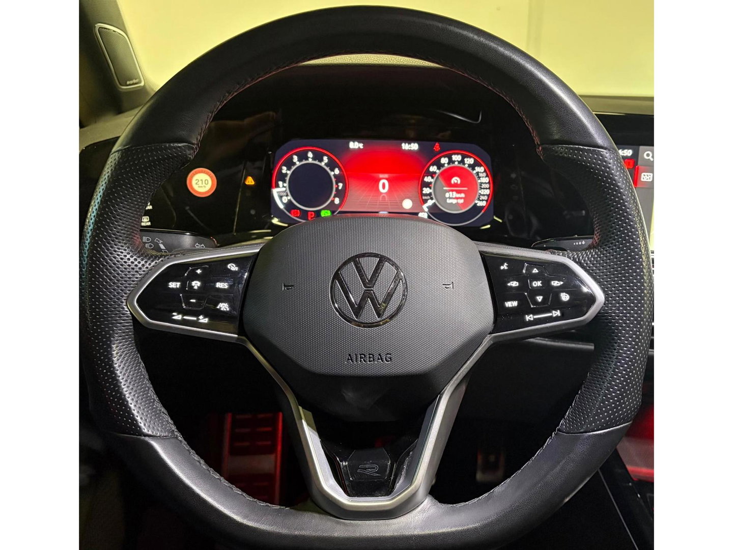 Volkswagen Golf 1.5 eTSI R-Line PANO HUD SFEER VOL'