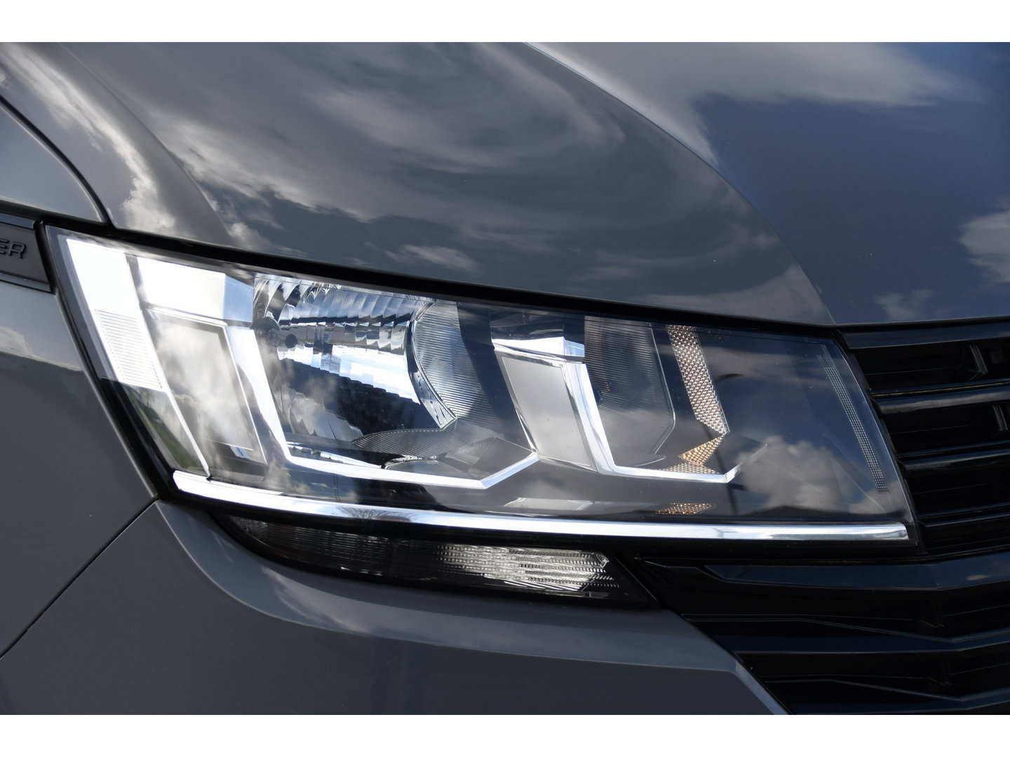 Volkswagen Transporter 2.0 TDI L1H1 30 PB Edition Camera, Adaptieve Cruise, Carplay, Stoelverwarming, 150pk, 2 x Schuifdeur, Standkachel, Trekhaak, Uniek!