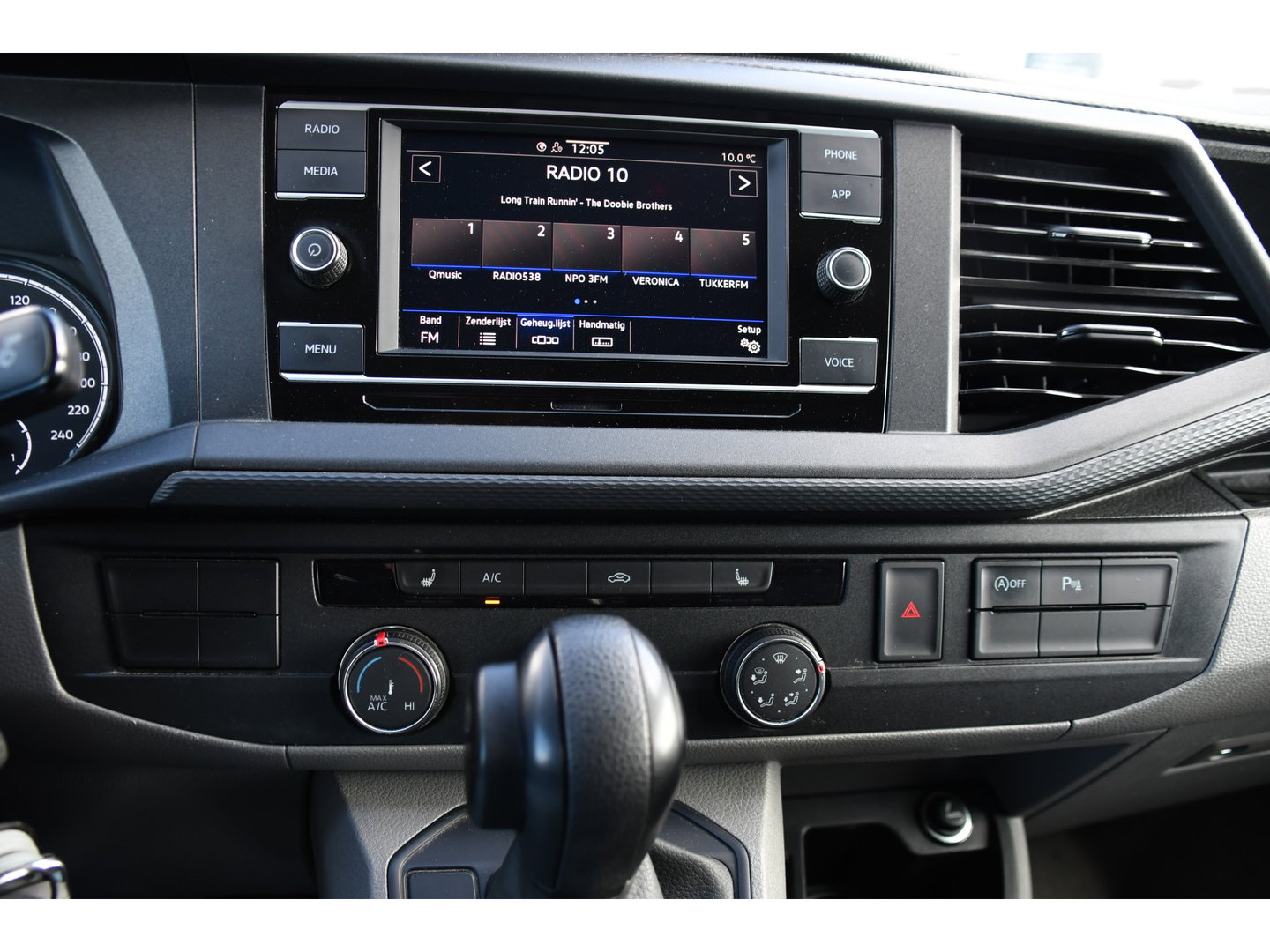 Volkswagen Transporter 2.0 TDI L1H1 30 PB Edition Camera, Adaptieve Cruise, Carplay, Stoelverwarming, 150pk, 2 x Schuifdeur, Standkachel, Trekhaak, Uniek!