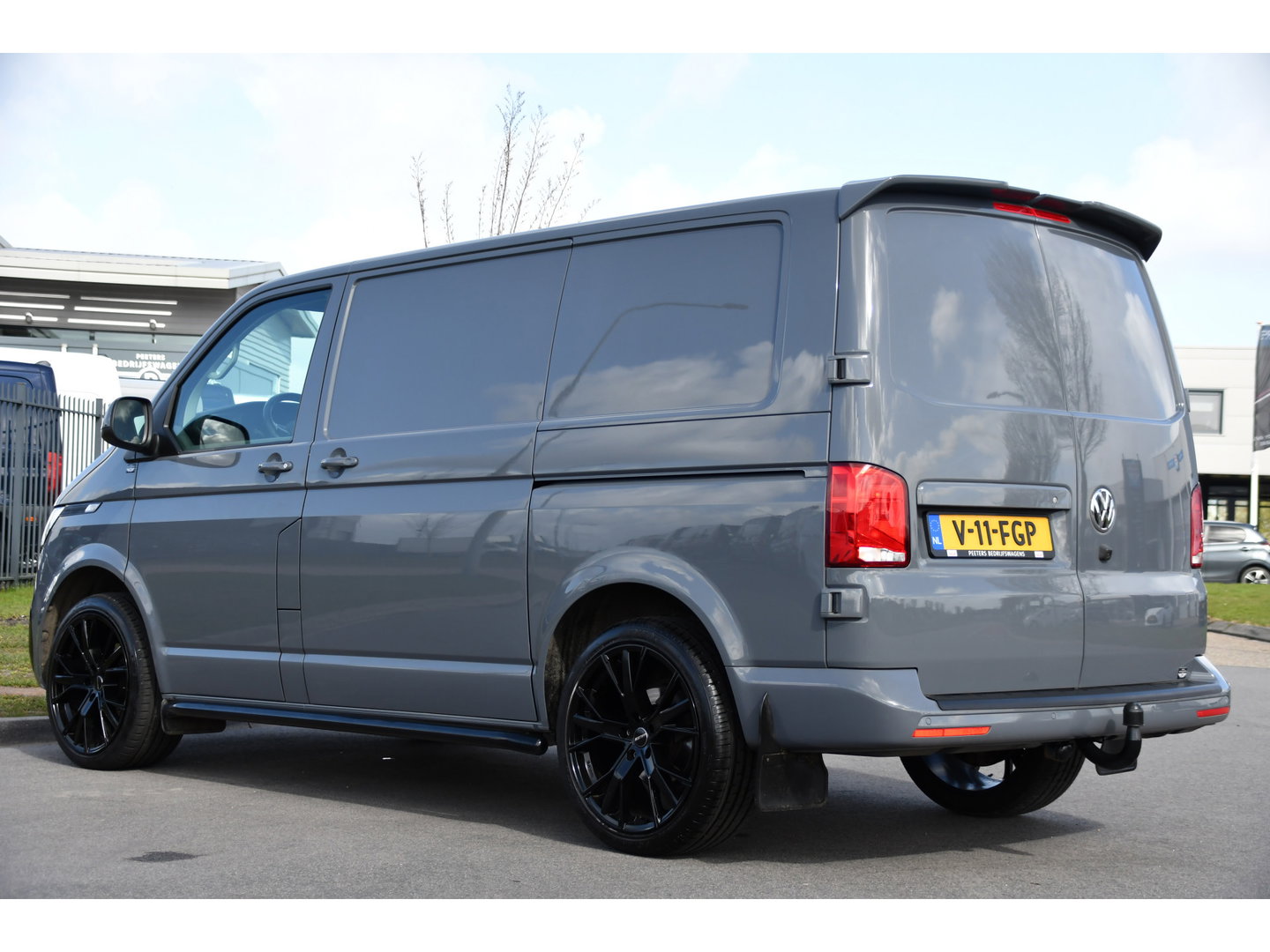 Volkswagen Transporter 2.0 TDI L1H1 30 PB Edition Camera, Adaptieve Cruise, Carplay, Stoelverwarming, 150pk, 2 x Schuifdeur, Standkachel, Trekhaak, Uniek!