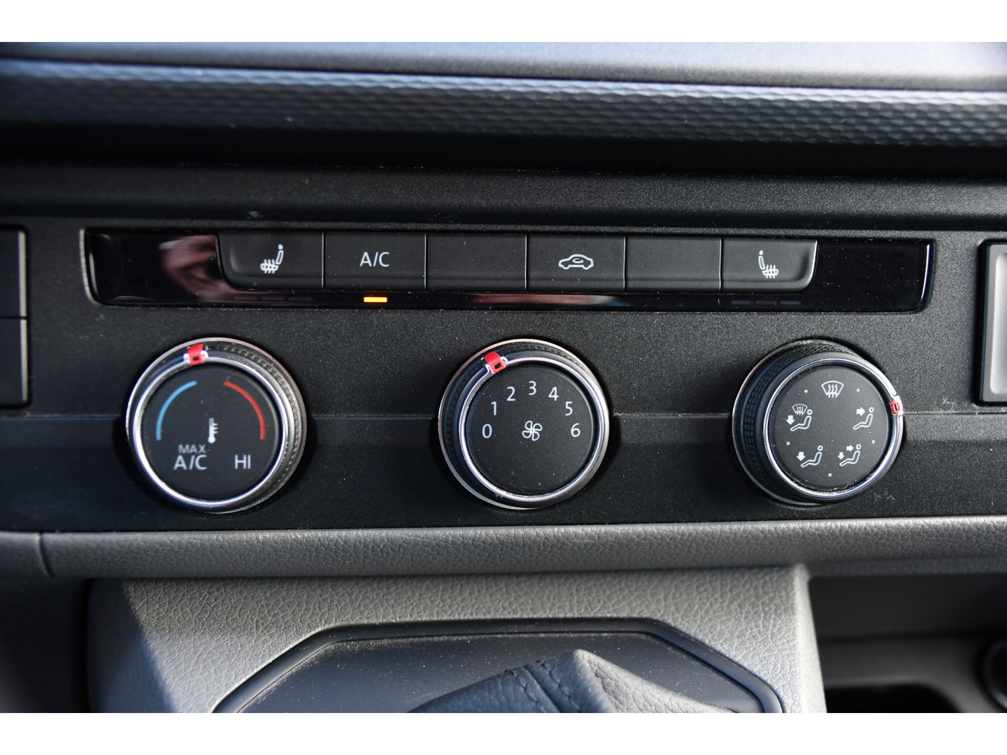 Volkswagen Transporter 2.0 TDI L1H1 30 PB Edition Camera, Adaptieve Cruise, Carplay, Stoelverwarming, 150pk, 2 x Schuifdeur, Standkachel, Trekhaak, Uniek!