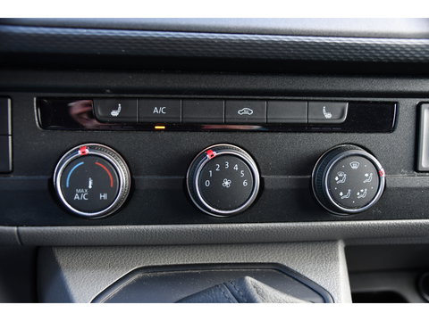 Volkswagen Transporter 2.0 TDI L1H1 30 PB Edition Camera, Adaptieve Cruise, Carplay, Stoelverwarming, 150pk, 2 x Schuifdeur, Standkachel, Trekhaak, Uniek!