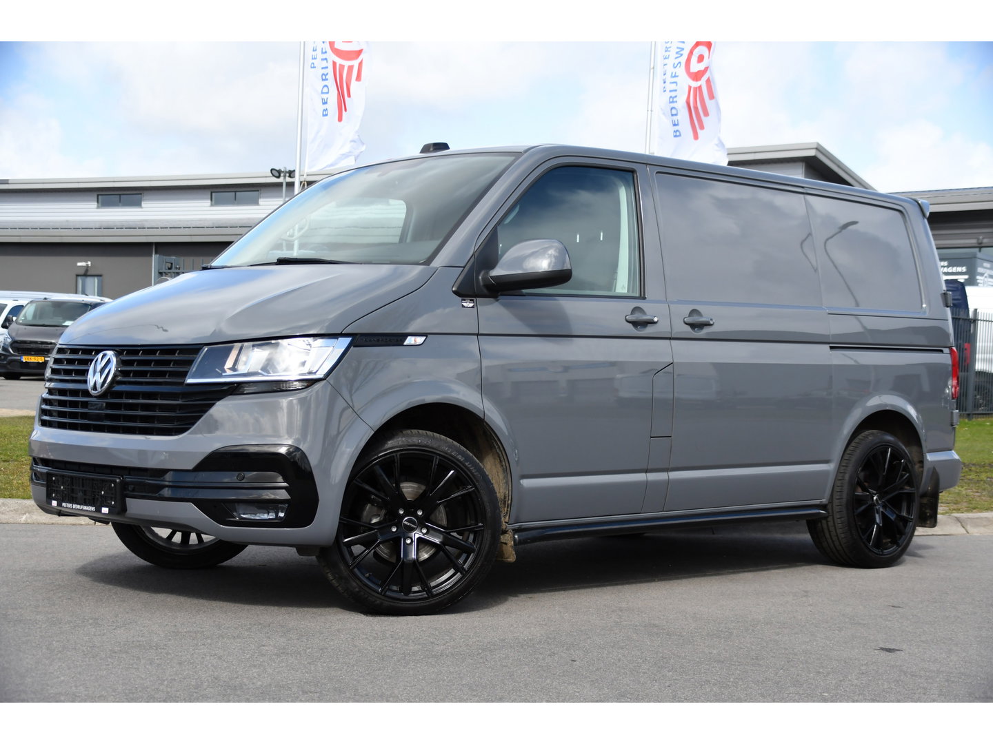 Volkswagen Transporter 2.0 TDI L1H1 30 PB Edition Camera, Adaptieve Cruise, Carplay, Stoelverwarming, 150pk, 2 x Schuifdeur, Standkachel, Trekhaak, Uniek!
