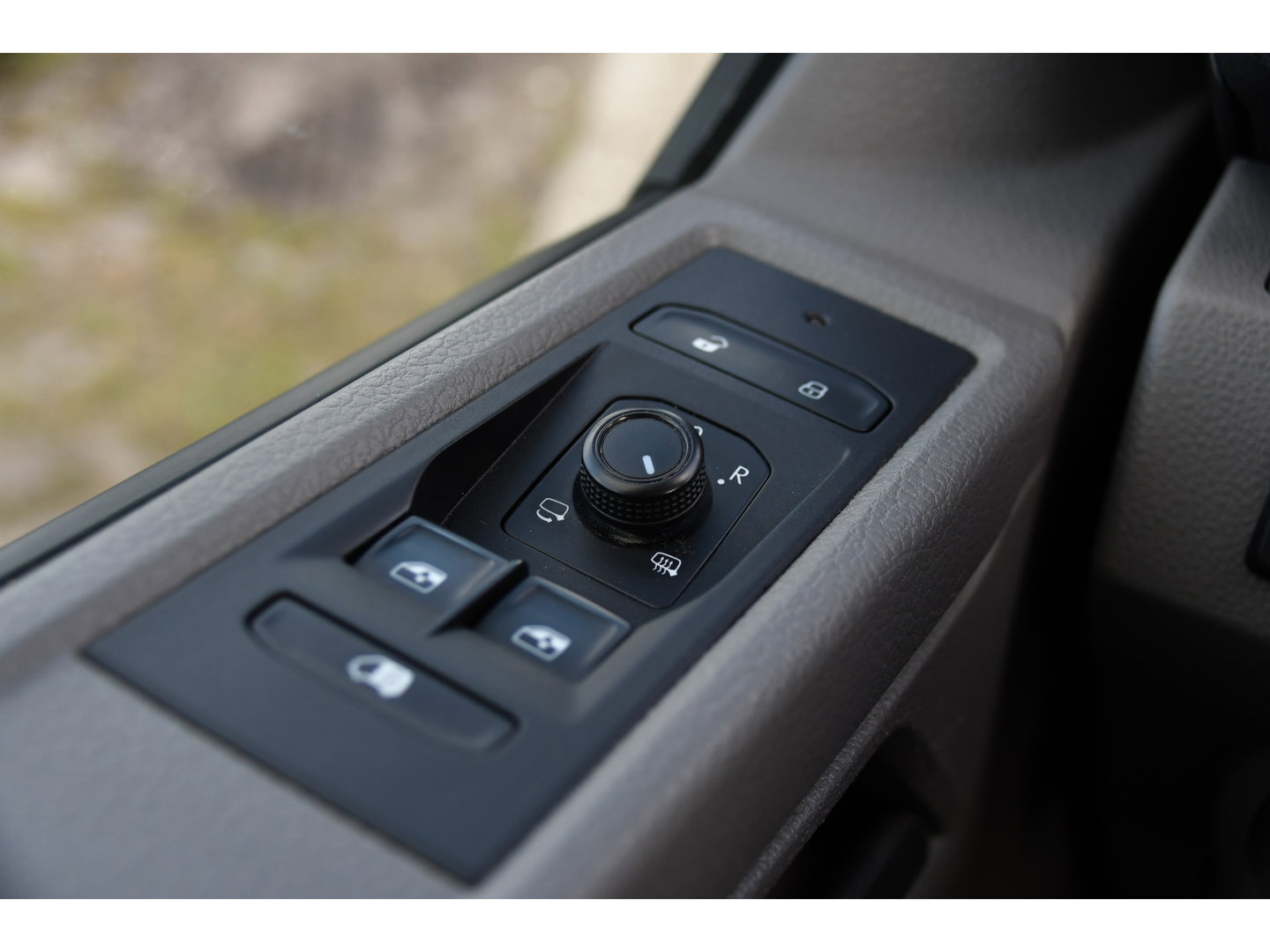 Volkswagen Transporter 2.0 TDI L1H1 30 PB Edition Camera, Adaptieve Cruise, Carplay, Stoelverwarming, 150pk, 2 x Schuifdeur, Standkachel, Trekhaak, Uniek!