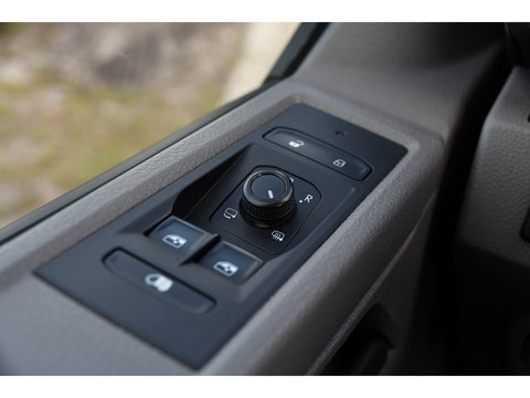 Volkswagen Transporter 2.0 TDI L1H1 30 PB Edition Camera, Adaptieve Cruise, Carplay, Stoelverwarming, 150pk, 2 x Schuifdeur, Standkachel, Trekhaak, Uniek!