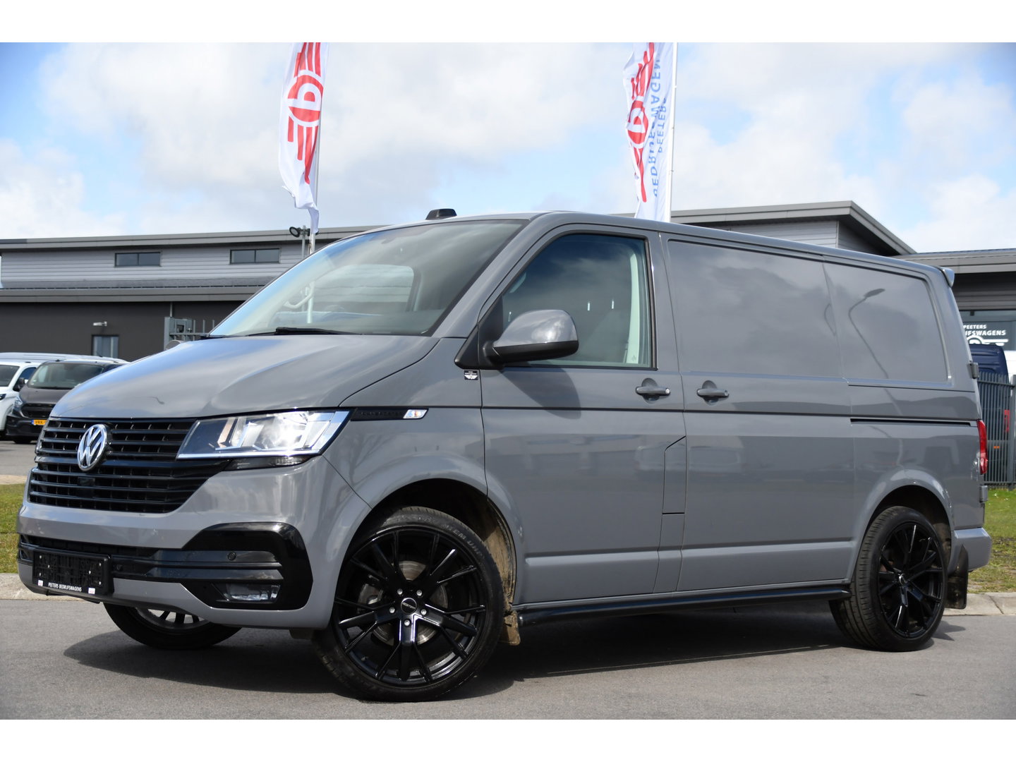 Volkswagen Transporter 2.0 TDI L1H1 30 PB Edition Camera, Adaptieve Cruise, Carplay, Stoelverwarming, 150pk, 2 x Schuifdeur, Standkachel, Trekhaak, Uniek!