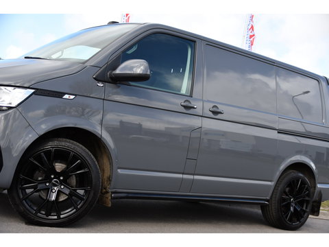 Volkswagen Transporter 2.0 TDI L1H1 30 PB Edition Camera, Adaptieve Cruise, Carplay, Stoelverwarming, 150pk, 2 x Schuifdeur, Standkachel, Trekhaak, Uniek!