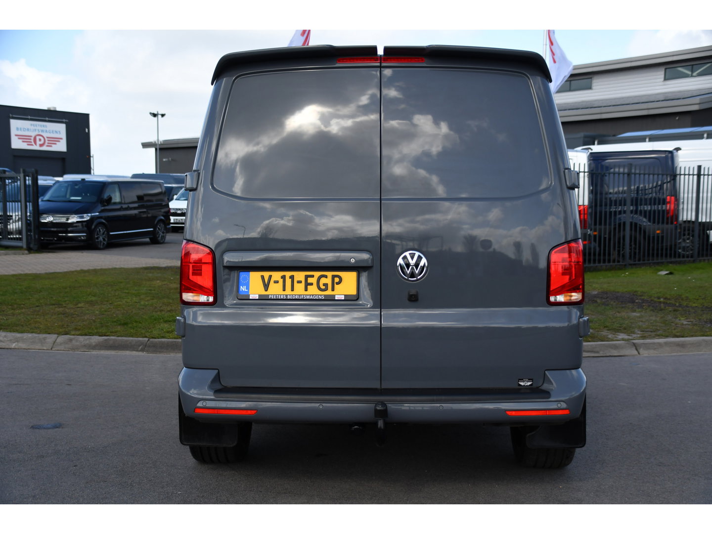 Volkswagen Transporter 2.0 TDI L1H1 30 PB Edition Camera, Adaptieve Cruise, Carplay, Stoelverwarming, 150pk, 2 x Schuifdeur, Standkachel, Trekhaak, Uniek!