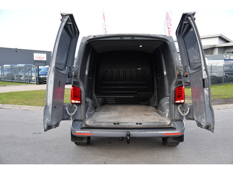 Volkswagen Transporter 2.0 TDI L1H1 30 PB Edition Camera, Adaptieve Cruise, Carplay, Stoelverwarming, 150pk, 2 x Schuifdeur, Standkachel, Trekhaak, Uniek!
