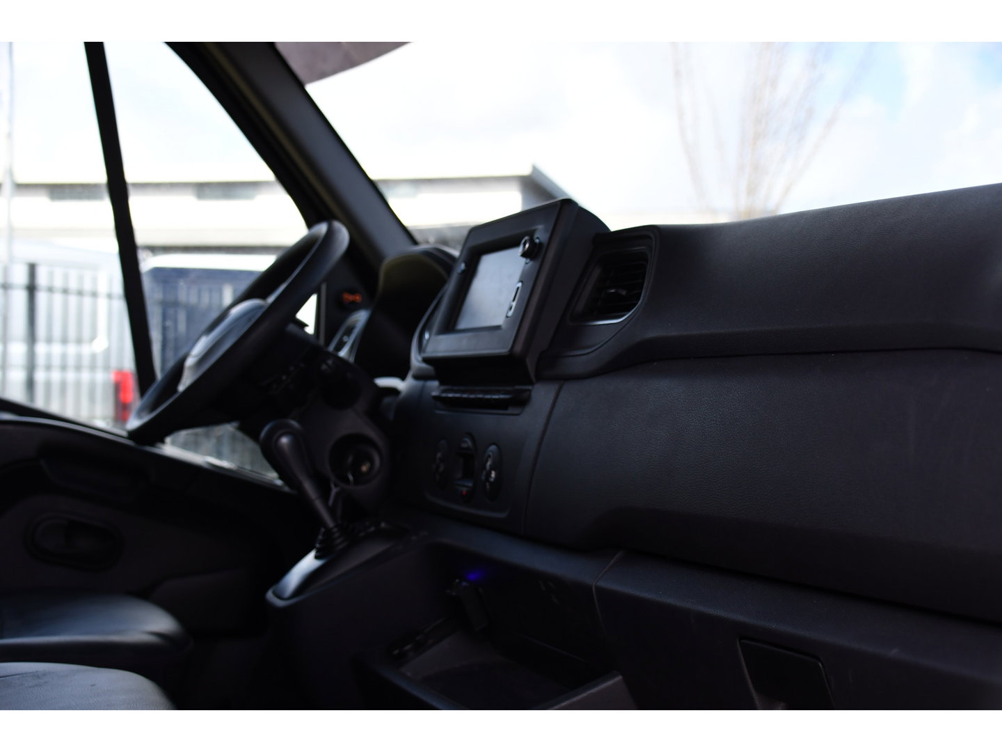 Opel Movano 2.3 Turbo L1H1 Black Edition Camera, Cruise, Carplay, Clima, 150pk, Automaat, Trekhaak, NAVI, Sensoren, Uniek!