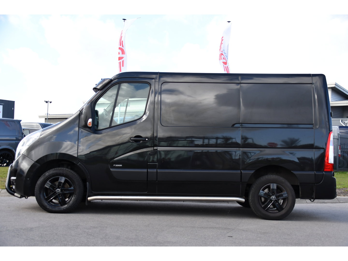 Opel Movano 2.3 Turbo L1H1 Black Edition Camera, Cruise, Carplay, Clima, 150pk, Automaat, Trekhaak, NAVI, Sensoren, Uniek!