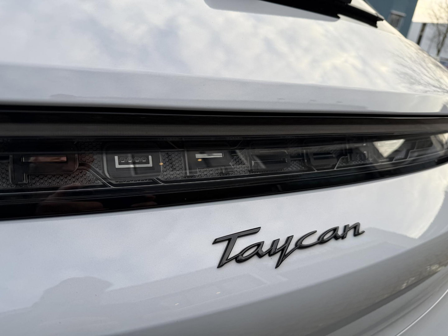 Porsche Taycan Sport Turismo Black Edition 105 kWh Pano l Massage l bijrijders scherm