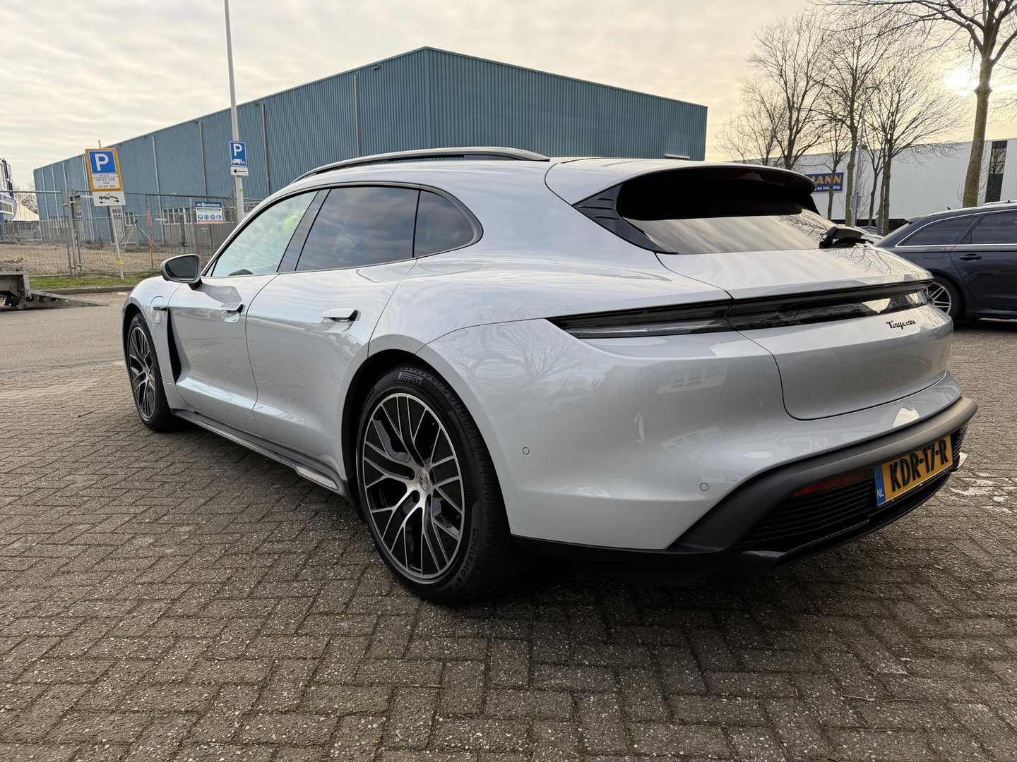 Porsche Taycan Sport Turismo Black Edition 105 kWh Pano l Massage l bijrijders scherm