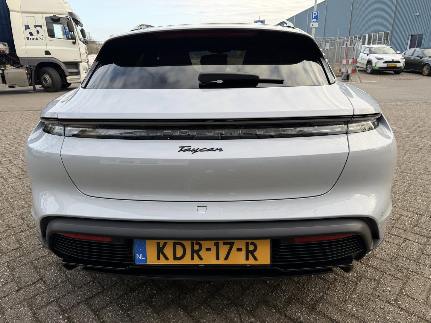 Porsche Taycan Sport Turismo Black Edition 105 kWh Pano l Massage l bijrijders scherm