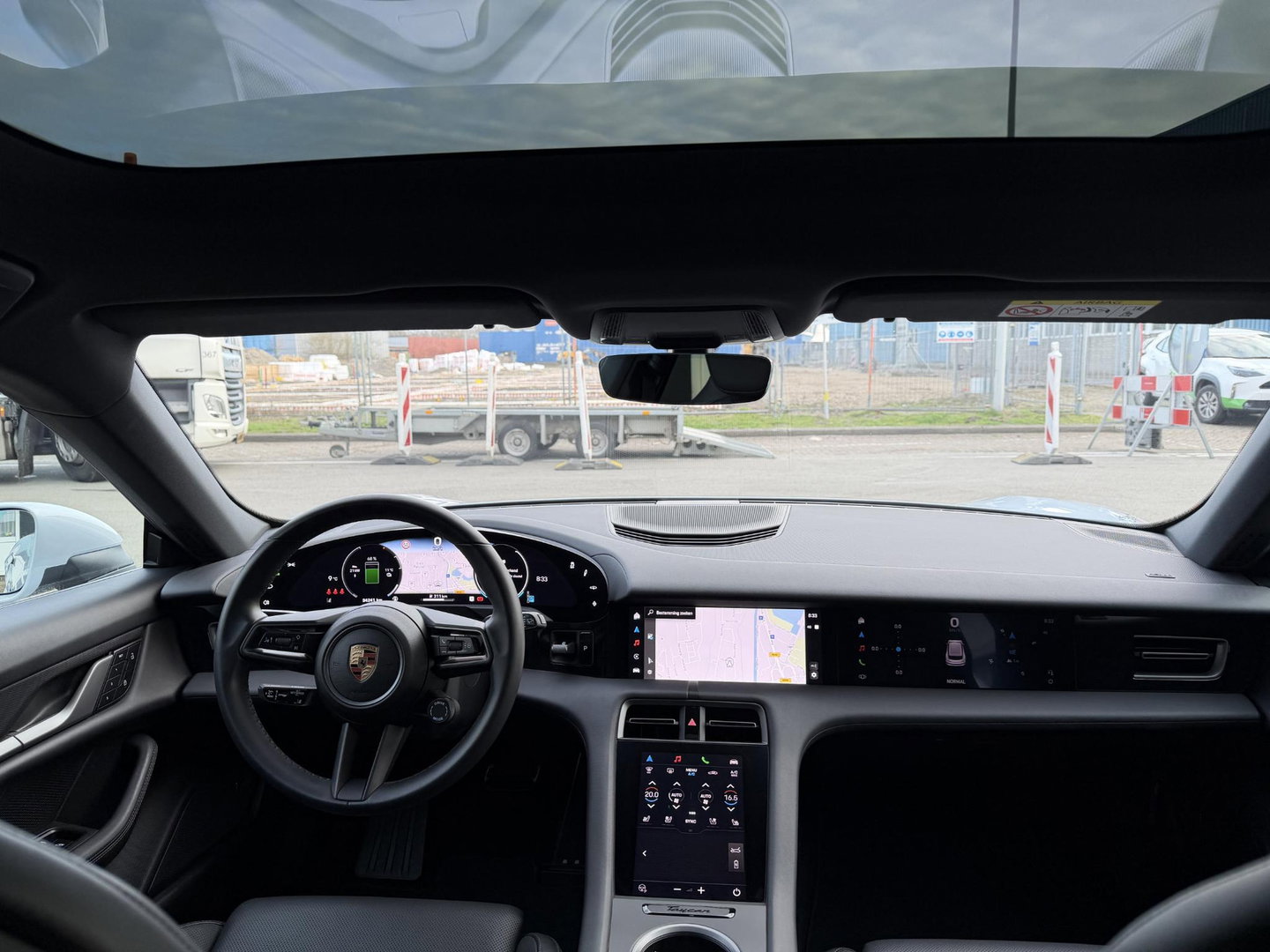 Porsche Taycan Sport Turismo Black Edition 105 kWh Pano l Massage l bijrijders scherm