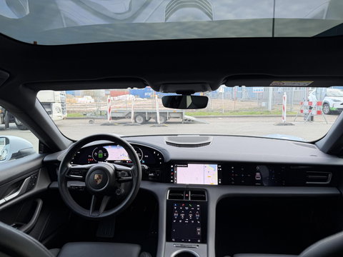 Porsche Taycan Sport Turismo Black Edition 105 kWh Pano l Massage l bijrijders scherm