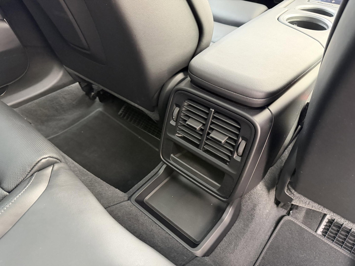 Porsche Taycan Sport Turismo Black Edition 105 kWh Pano l Massage l bijrijders scherm