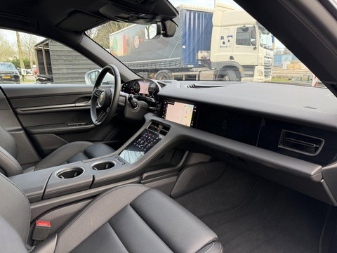 Porsche Taycan Sport Turismo Black Edition 105 kWh Pano l Massage l bijrijders scherm