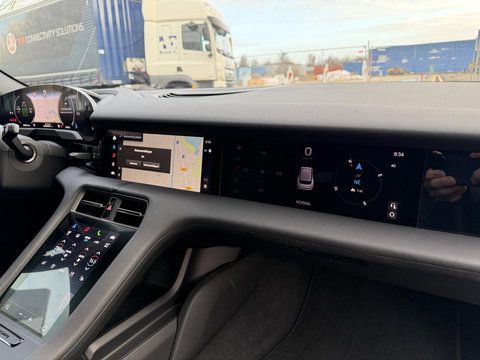 Porsche Taycan Sport Turismo Black Edition 105 kWh Pano l Massage l bijrijders scherm