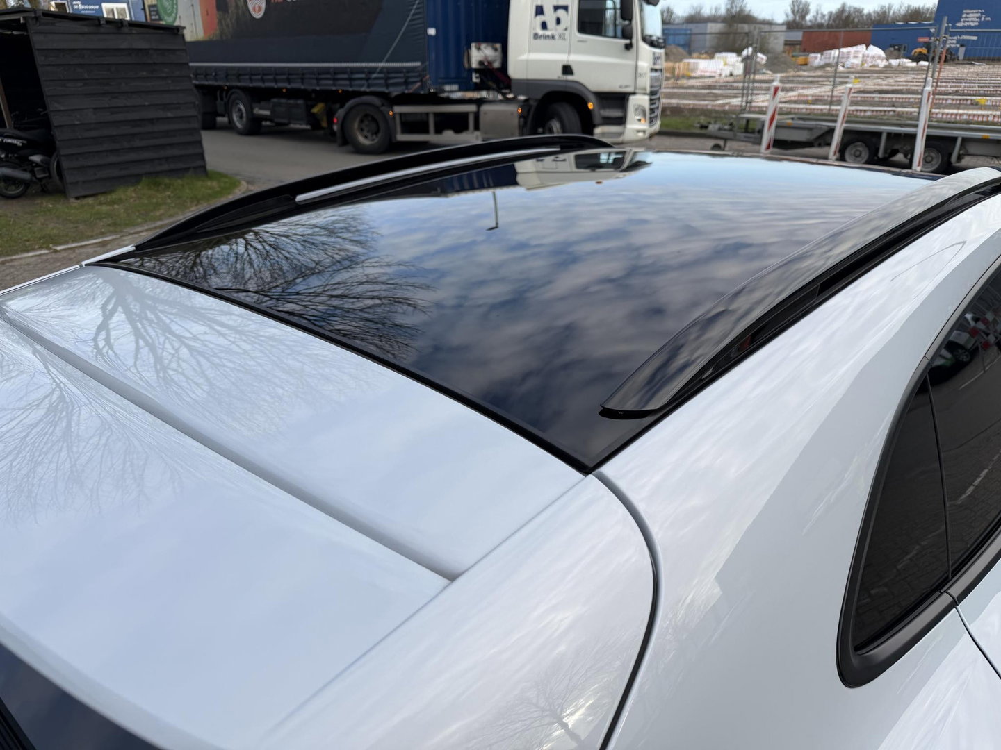 Porsche Taycan Sport Turismo Black Edition 105 kWh Pano l Massage l bijrijders scherm