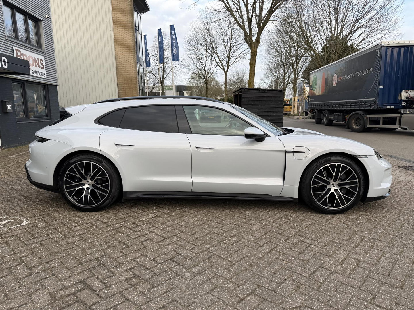 Porsche Taycan Sport Turismo Black Edition 105 kWh Pano l Massage l bijrijders scherm
