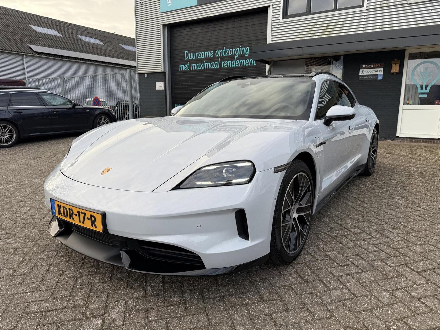 Porsche Taycan Sport Turismo Black Edition 105 kWh Pano l Massage l bijrijders scherm