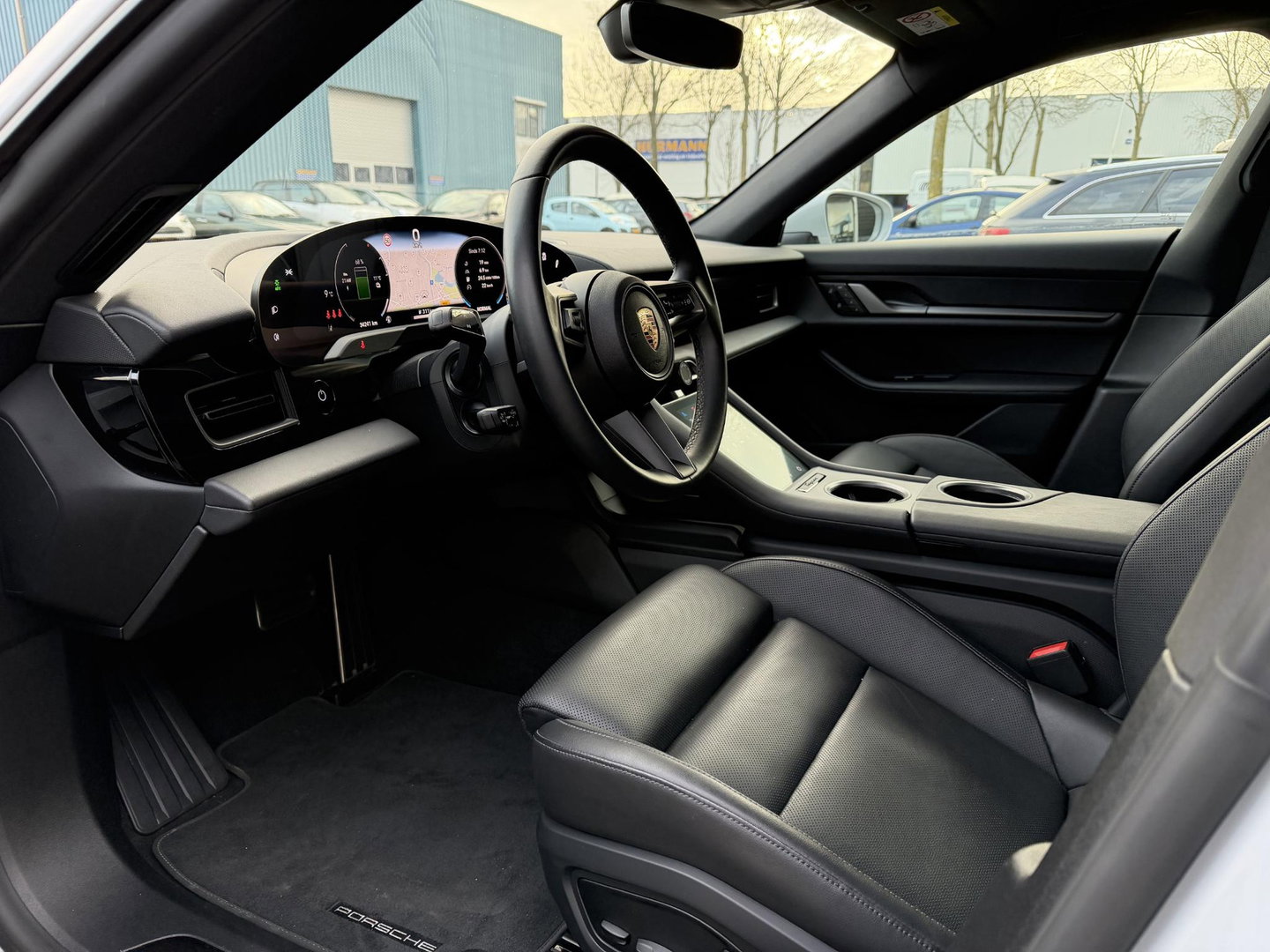 Porsche Taycan Sport Turismo Black Edition 105 kWh Pano l Massage l bijrijders scherm