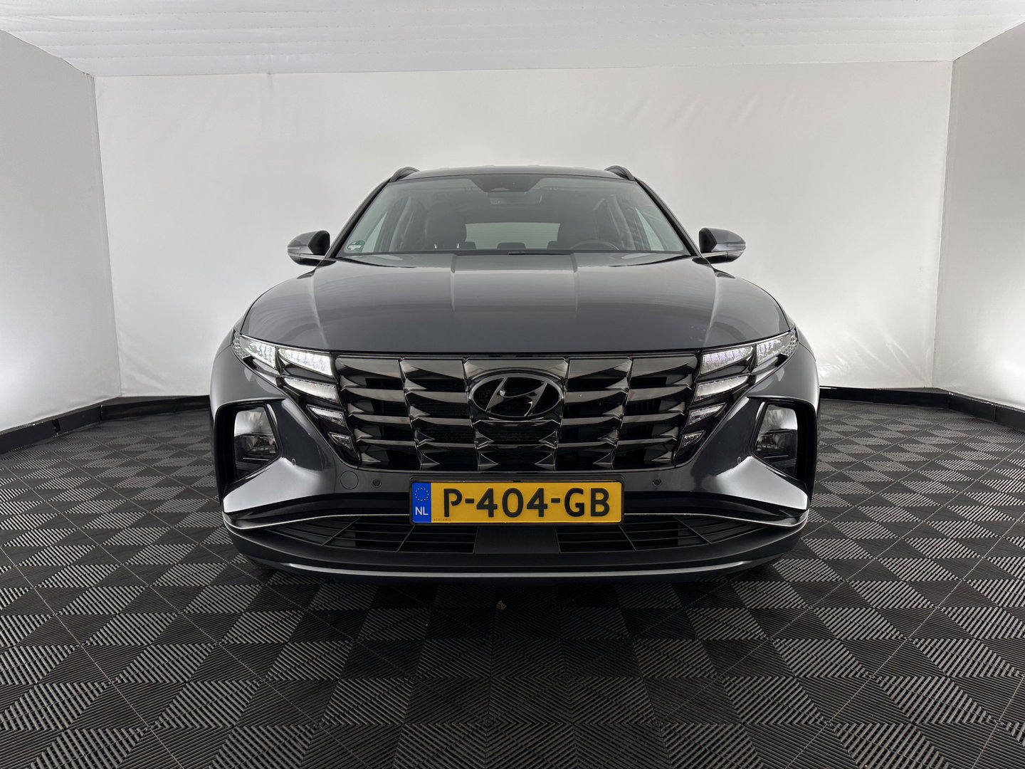 Hyundai Tucson 1.6 T-GDI PHEV Comfort Smart 4WD (INCL.BTW) *LEATHER | FULL-LED | ADAPTIVE-CRUISE | HEATED-COMFORTSEATS | KEYLESS | CAMERA | DIGI-COCKPIT | PRIVACY-GLASS | SHIFT-PADDLES | ECC | PDC | 19''ALU*