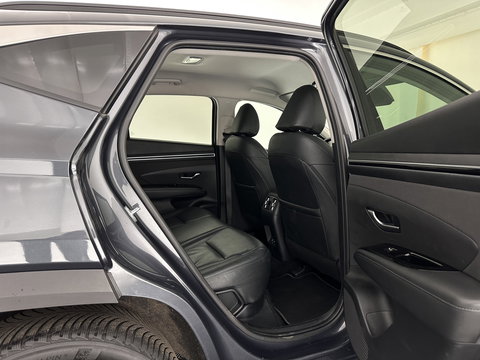 Hyundai Tucson 1.6 T-GDI PHEV Comfort Smart 4WD (INCL.BTW) *LEATHER | FULL-LED | ADAPTIVE-CRUISE | HEATED-COMFORTSEATS | KEYLESS | CAMERA | DIGI-COCKPIT | PRIVACY-GLASS | SHIFT-PADDLES | ECC | PDC | 19''ALU*