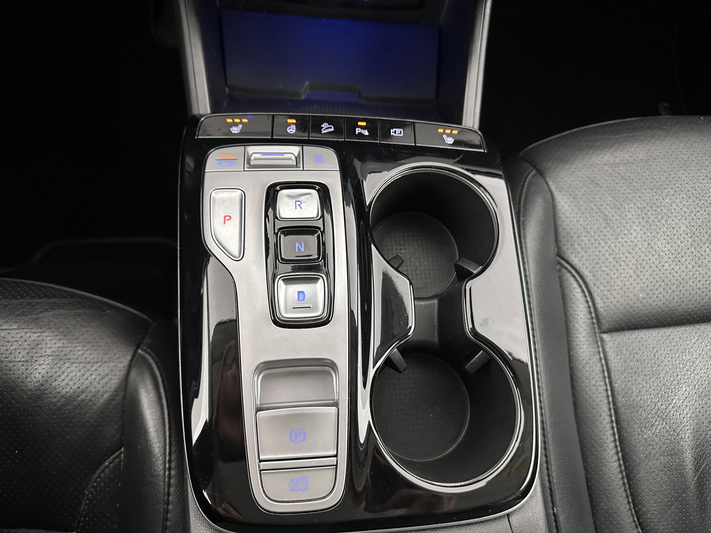 Hyundai Tucson 1.6 T-GDI PHEV Comfort Smart 4WD (INCL.BTW) *LEATHER | FULL-LED | ADAPTIVE-CRUISE | HEATED-COMFORTSEATS | KEYLESS | CAMERA | DIGI-COCKPIT | PRIVACY-GLASS | SHIFT-PADDLES | ECC | PDC | 19''ALU*