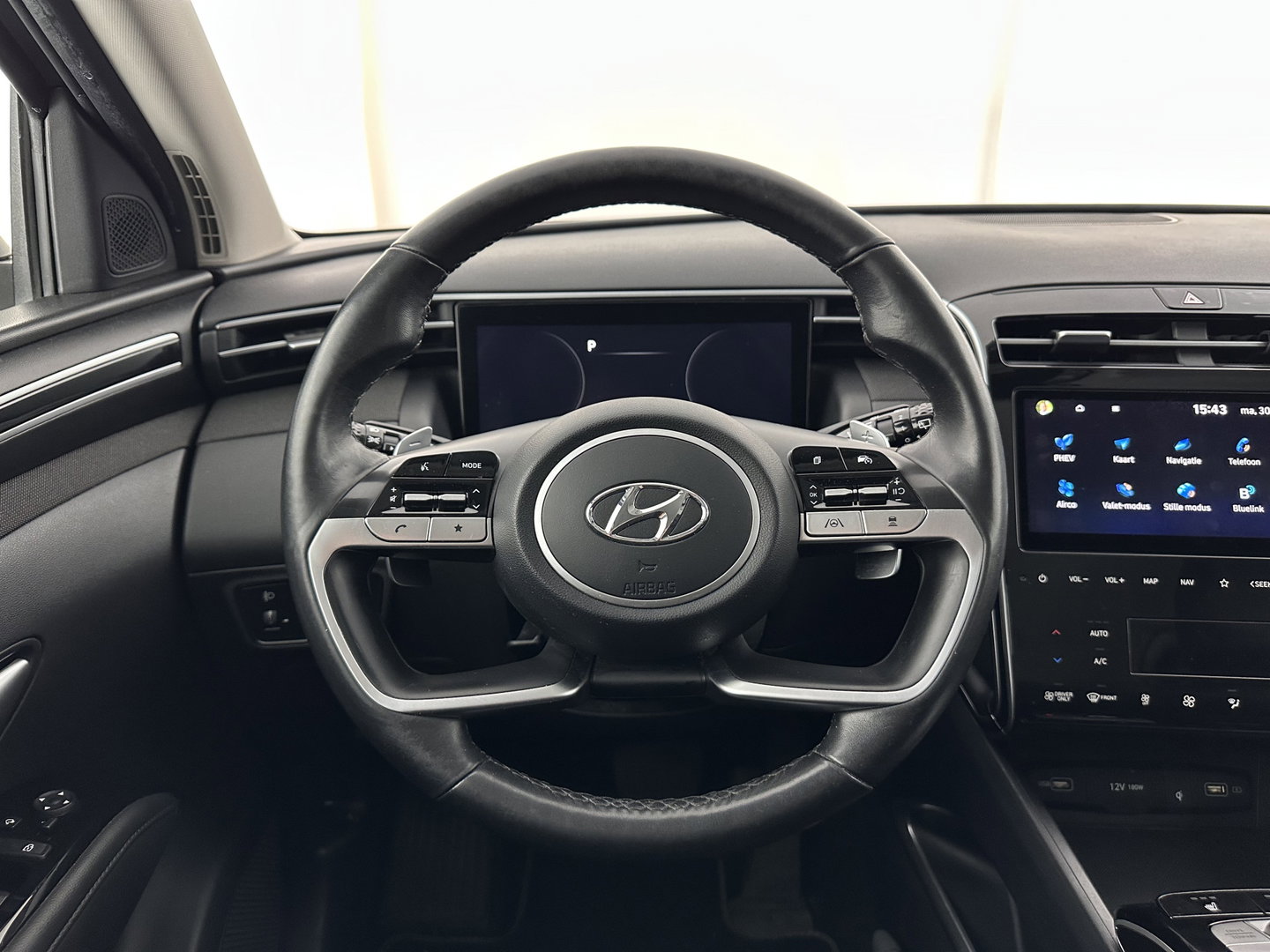 Hyundai Tucson 1.6 T-GDI PHEV Comfort Smart 4WD (INCL.BTW) *LEATHER | FULL-LED | ADAPTIVE-CRUISE | HEATED-COMFORTSEATS | KEYLESS | CAMERA | DIGI-COCKPIT | PRIVACY-GLASS | SHIFT-PADDLES | ECC | PDC | 19''ALU*